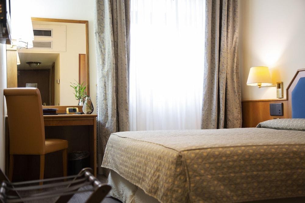 Ih Milano Eur - 4* Trezzano sul Naviglio